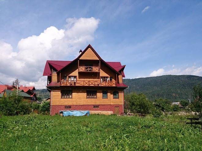 Sadyba u tarasa i lesi