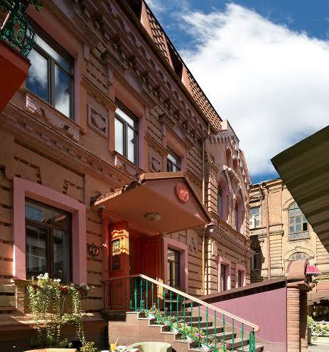 Hotel 19
