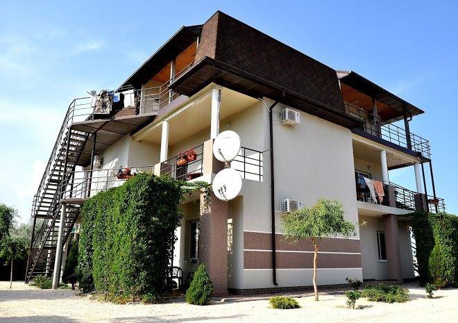 Golden Coronaa Image