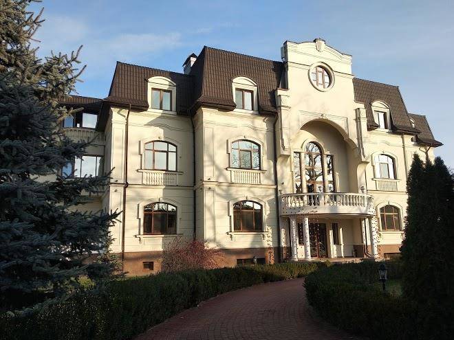 Knzs Hotel Restaurant Complex Central Park Image