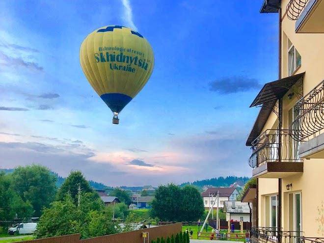 Hotelnyy kompleks poeziya mandriv