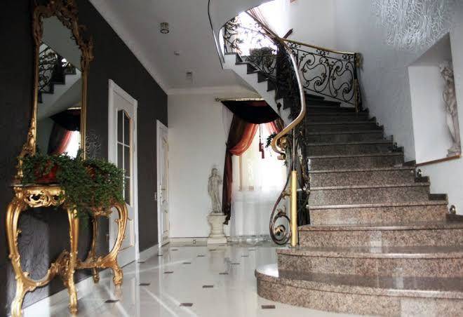 Rayske Yabloko Image