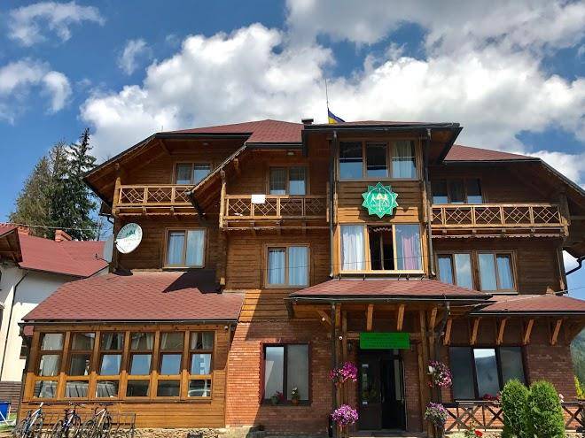 Hotelnyy kompleks smerekova khata