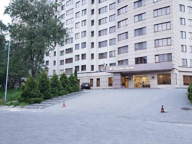 Kurortnyy hotel lisova pisnya vidpochynok v truskavtsi