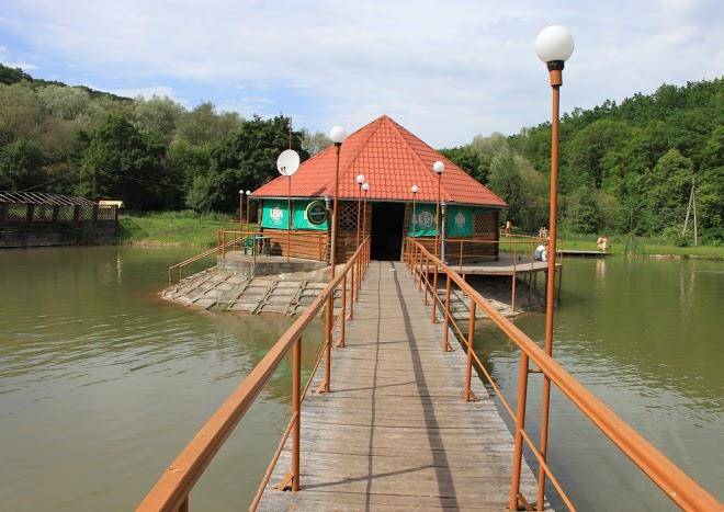 Baza vidpochynku nad strypoyu
