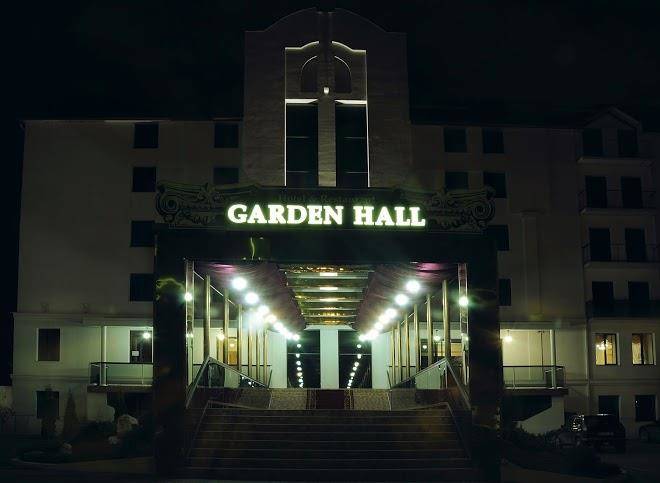 Garden hall