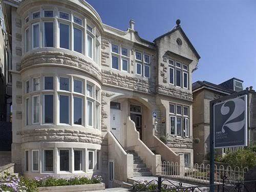 2 crescent gardens