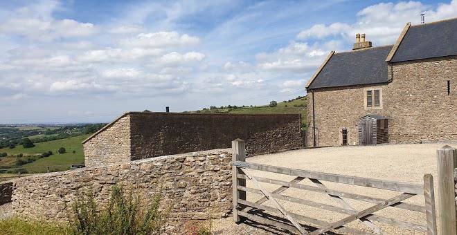 Coombe barn holidays
