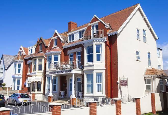 Queens mansions