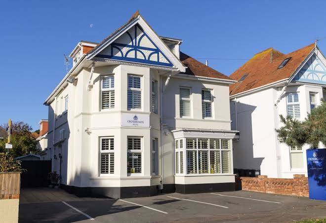 Crossroads hotel