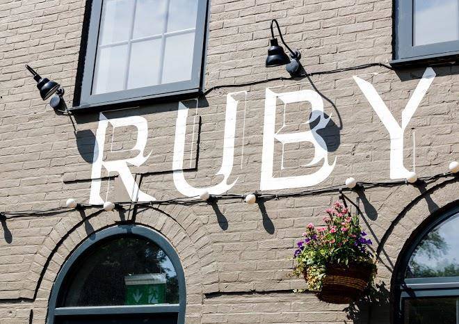 Ruby pub & hotel