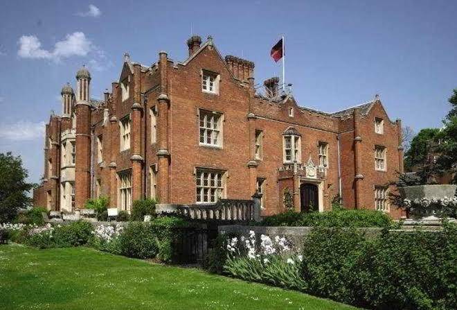 De Vere Latimer Estate Image