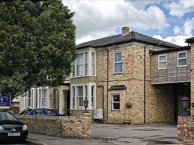 Olivers Lodge Hotel Image