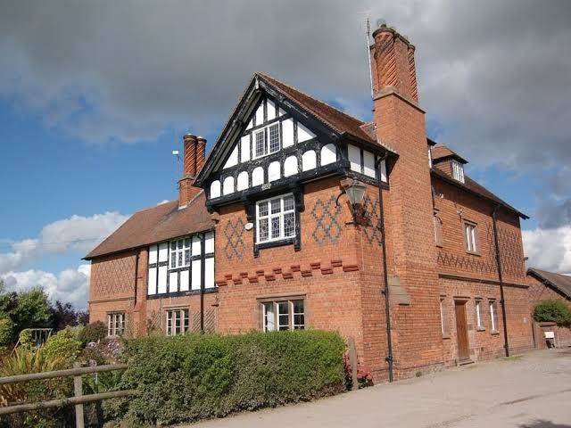 Dodleston manor