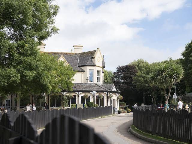 Tolroy Manor Holiday Park Image