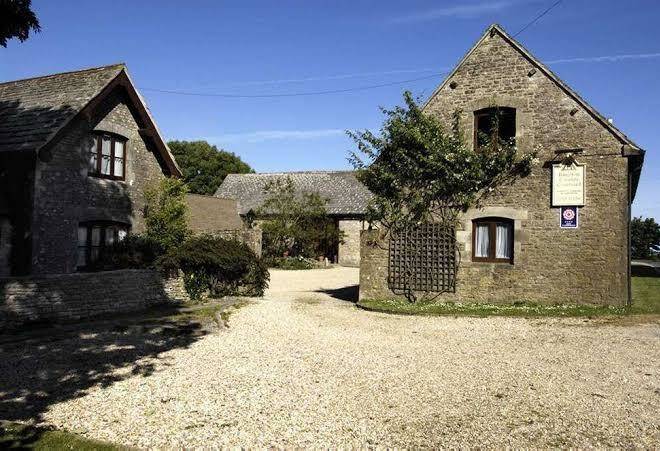 Kingston country courtyard