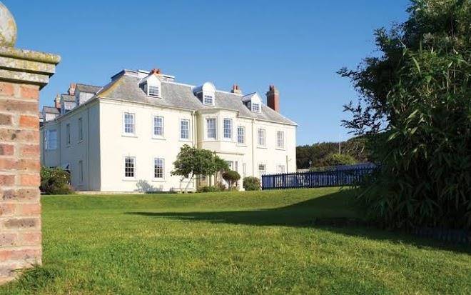 Moonfleet manor