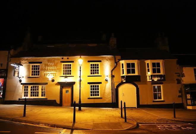 Three horseshoes hotel