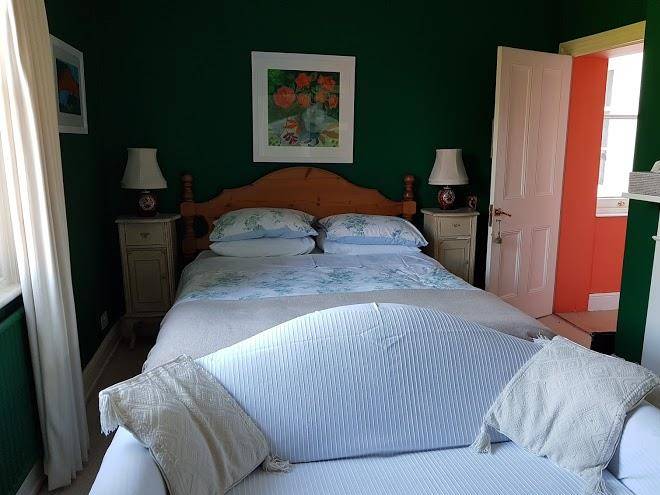Holly lodge b&b