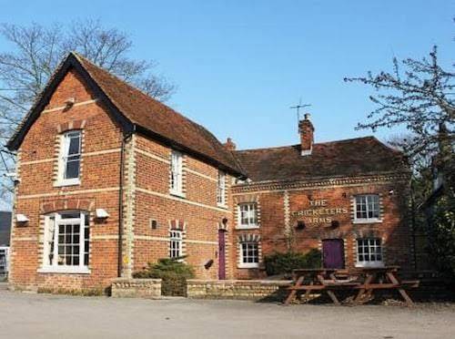 The cricketers arms rickling green
