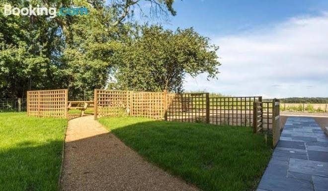 Heath Row Barn Holiday Lets Image