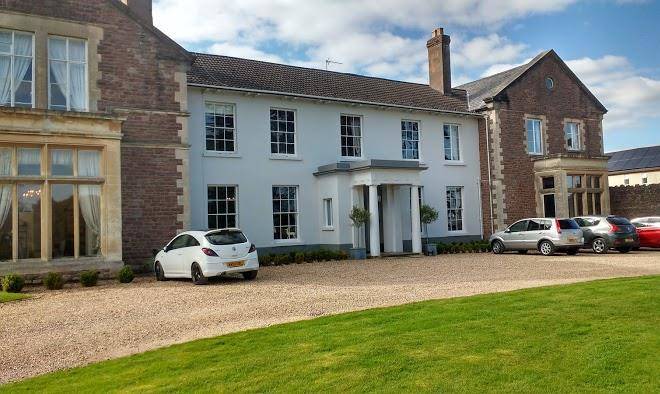 Glewstone court hotel & restaurant