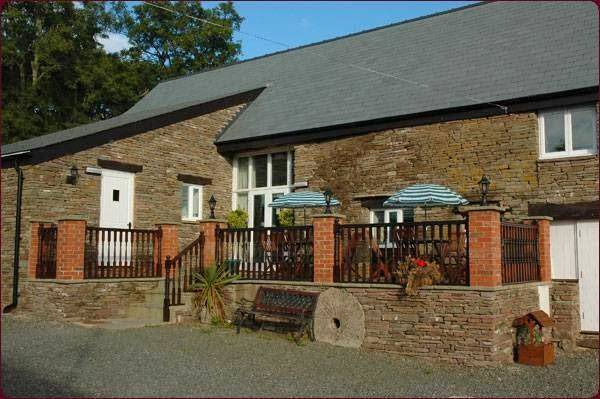 White haywood farm restaurant + b&b