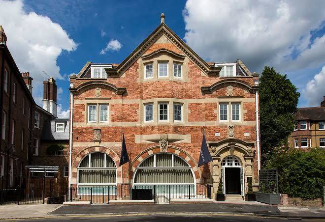 One warwick park hotel