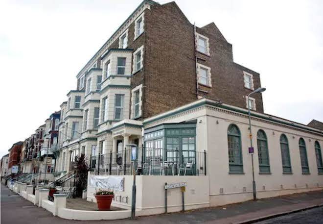 Smiths court hotel