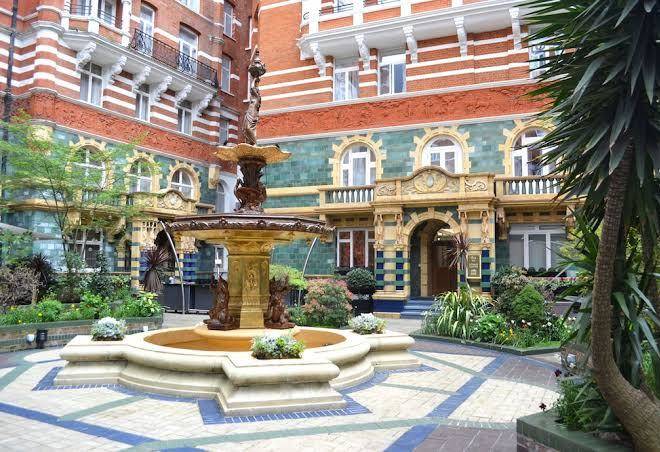 St james courtyard
