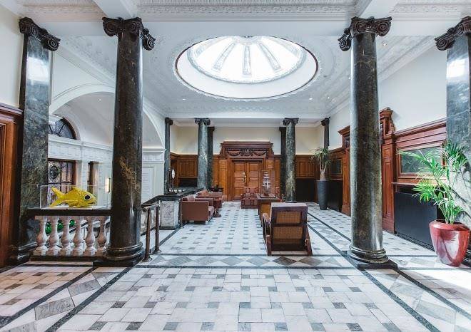 Town hall hotel & apartments