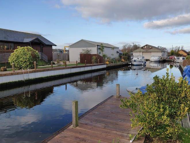 Norfolk broads riverside lodges