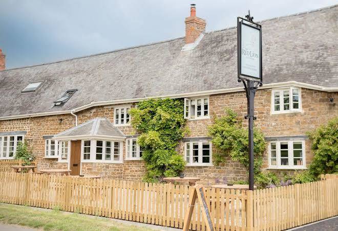 Red lion at hellidon