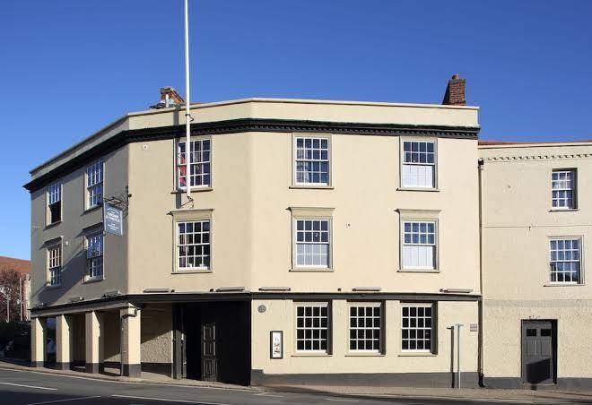 Crown & thistle