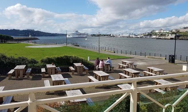 Hotel mount batten