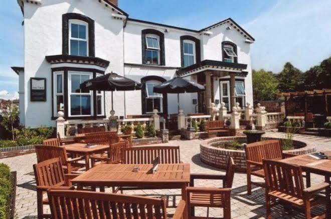 The metro bar and hotel