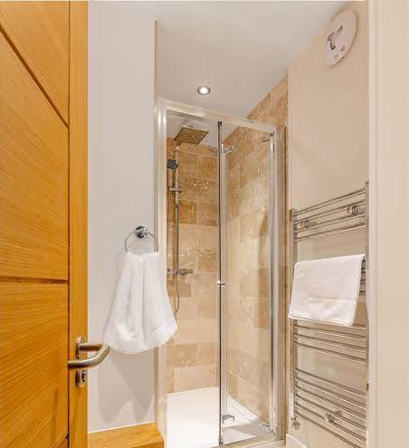 Roushill Bank Leonis Estates Image