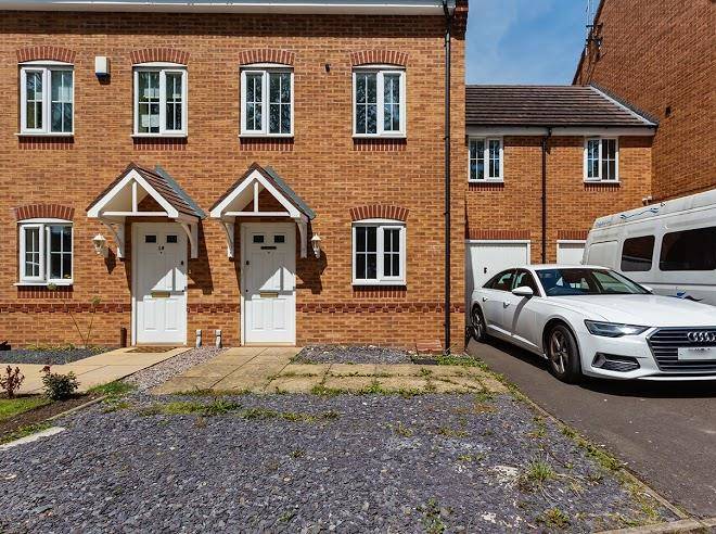Xclusive living stay near airport & nec the leyburn
