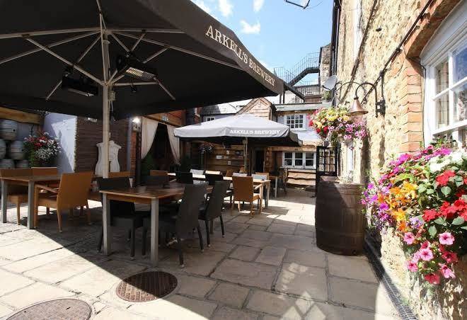 The saracen's head hotel highworth