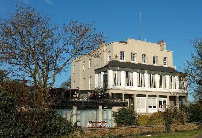 The royal hotel Purfleet