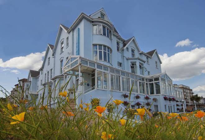 Marine hotel