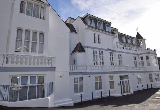 Riviera hotel