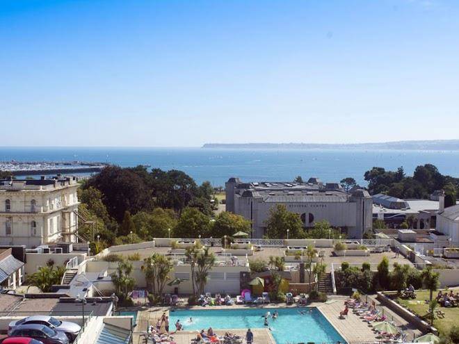 Tlh carlton hotel