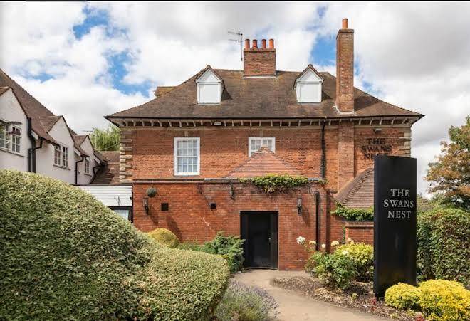 Swan's nest hotel