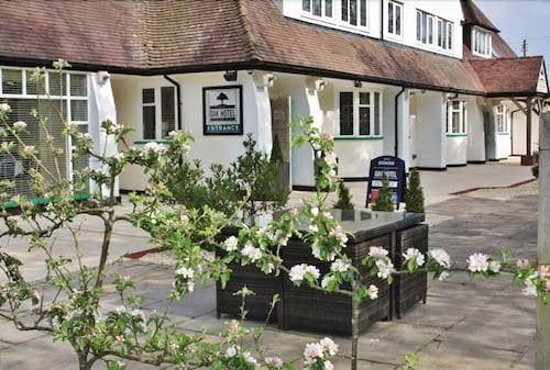 The oak hotel