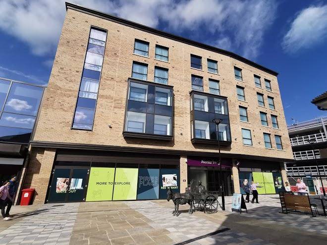 Premier inn horsham town centre hotel