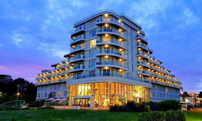 Wave hotel