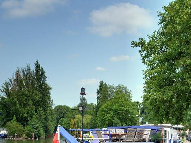 Magnacarta hotel barge