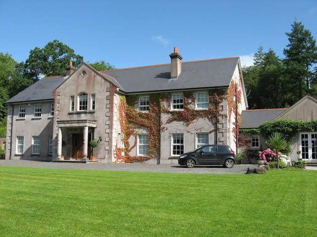Necarne manor