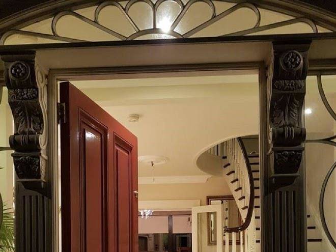 Charlemont manor